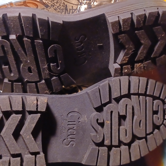 Boots - Picture 7 of 7